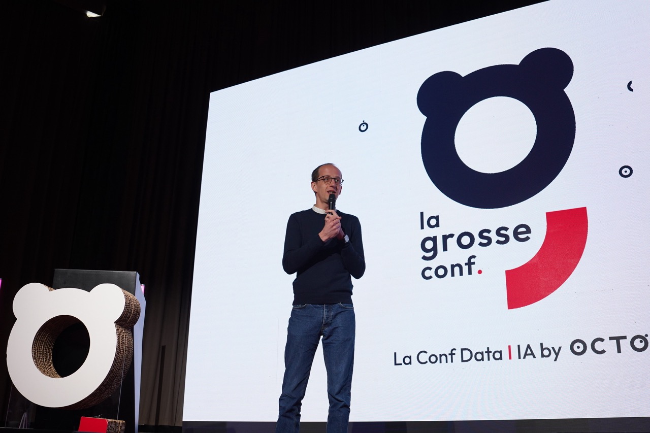 Emmanuel-Lin Toulemonde speaking on stage