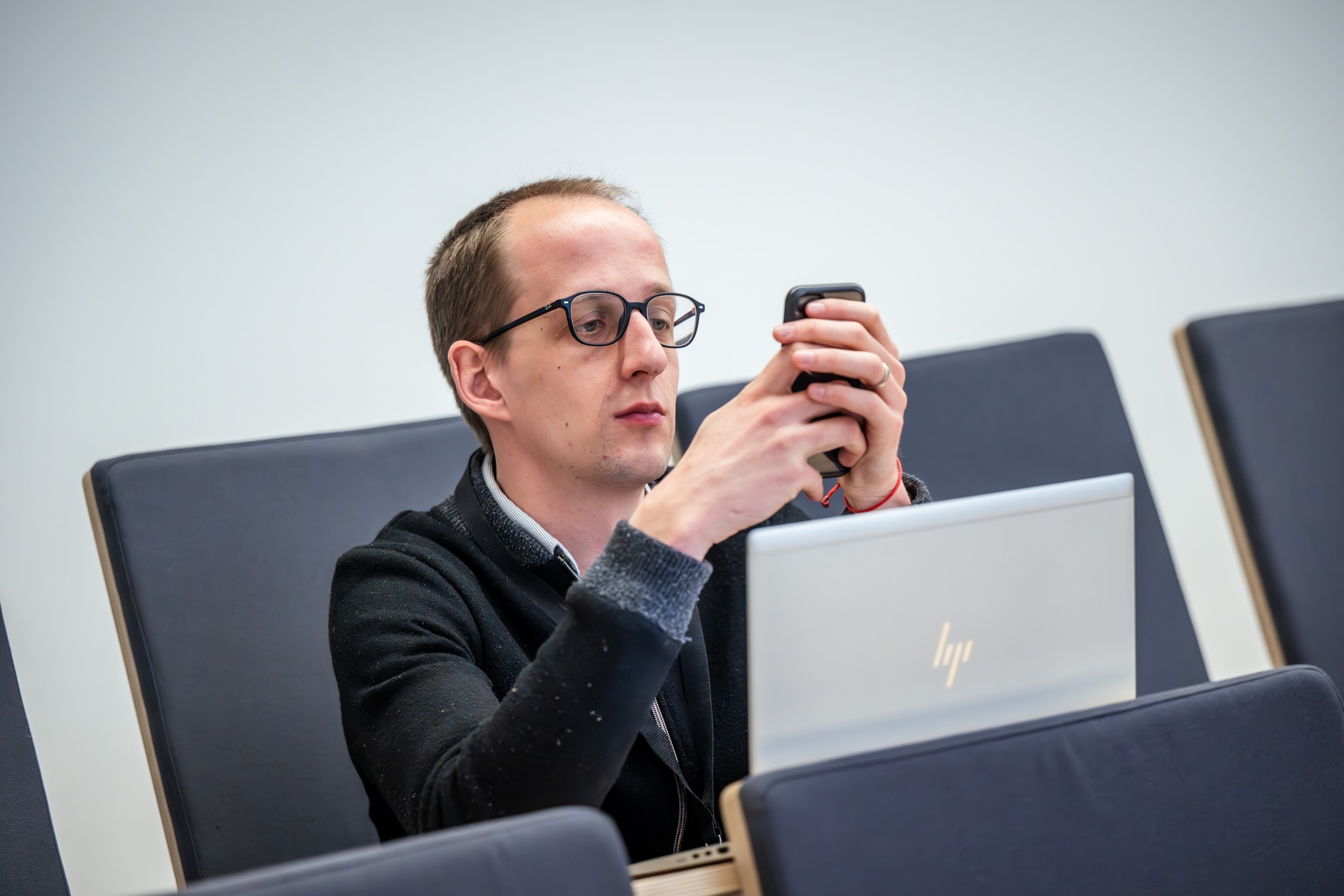 Emmanuel-Lin Toulemonde working during a conference